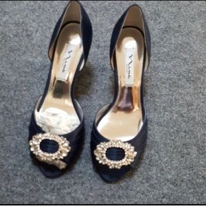 Nina Satin low heal pumps. EUC. 8. Navy.